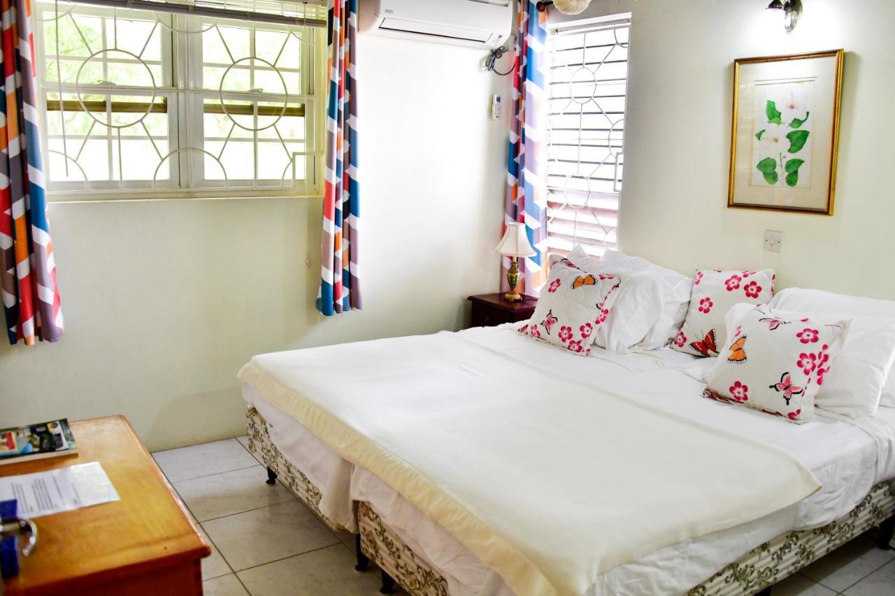 Morris Apartments Saint James Bagian luar foto